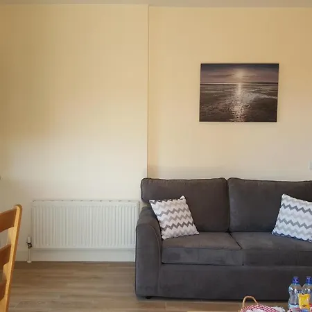 Sea Breeze Apartment *
