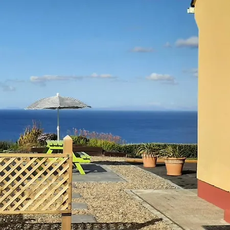 Sea Breeze Apartment *